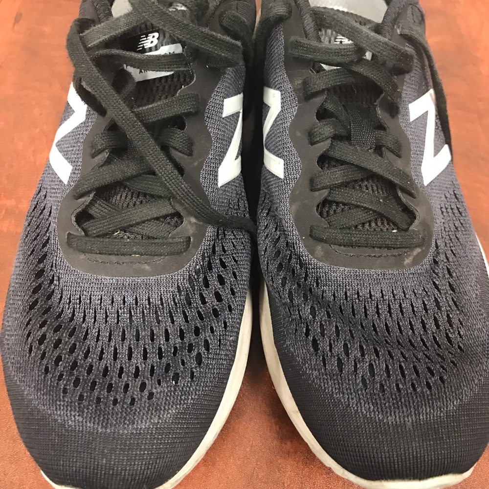 New Balance 8.5 tennis shoes
